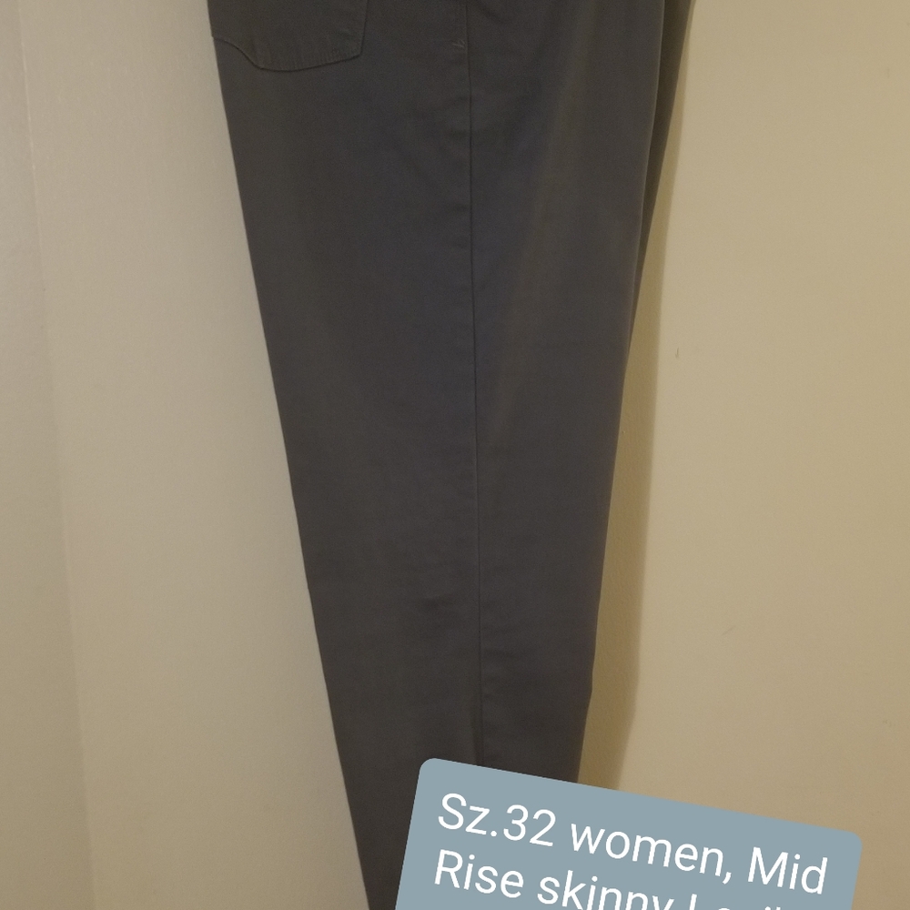 Clothes - Picture 5 of 9